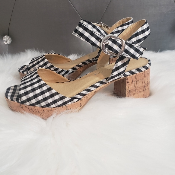 Chinese Laundry open toe slip on platform sandals - Picture 8 of 16